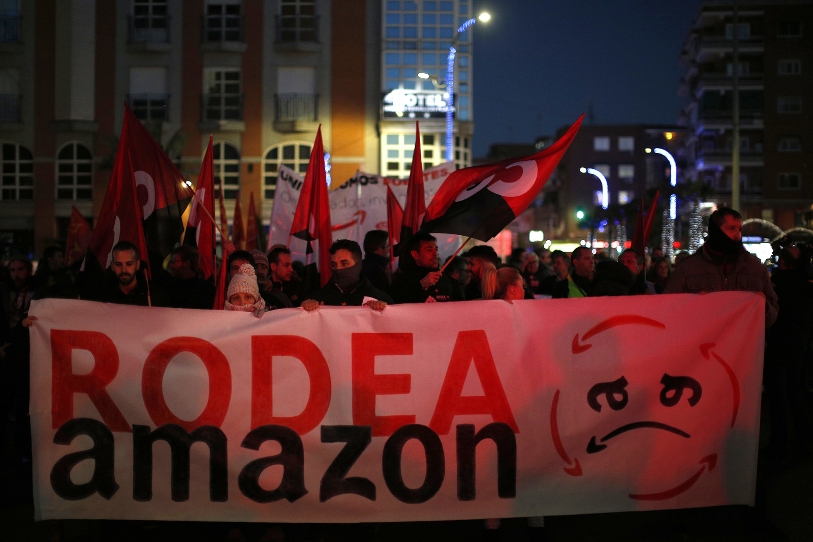 Huelga. En pleno 'Viernes Negro' los trabajadores de la tienda Amazon organizaron una huelga a la empresa multinacional.