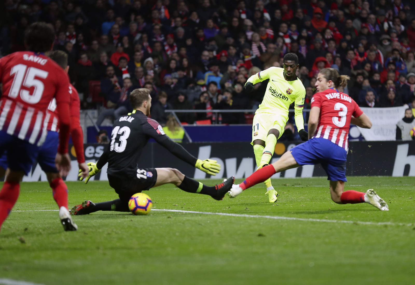 Dembélé salvó de la derrota al Barcelona con un tanto agónico. (AP)