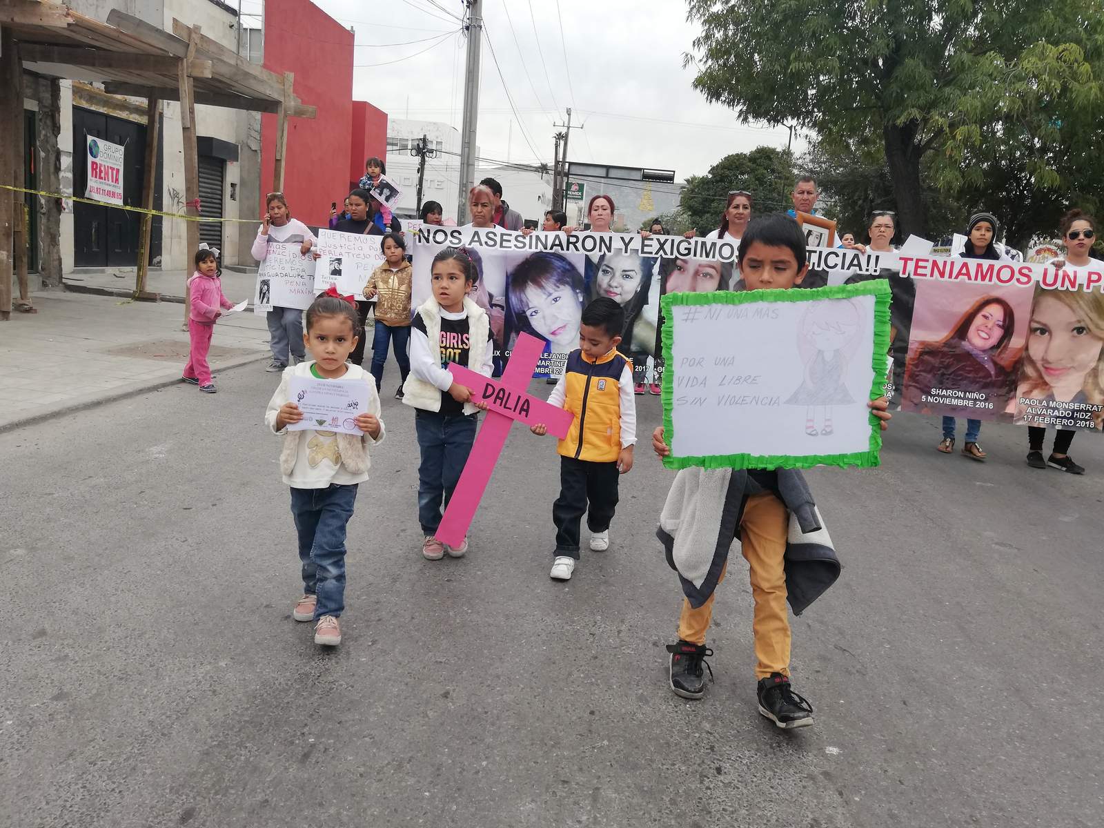 Colectivos marcharon ese domingo en Torreón. (IVÁN CORPUS) 