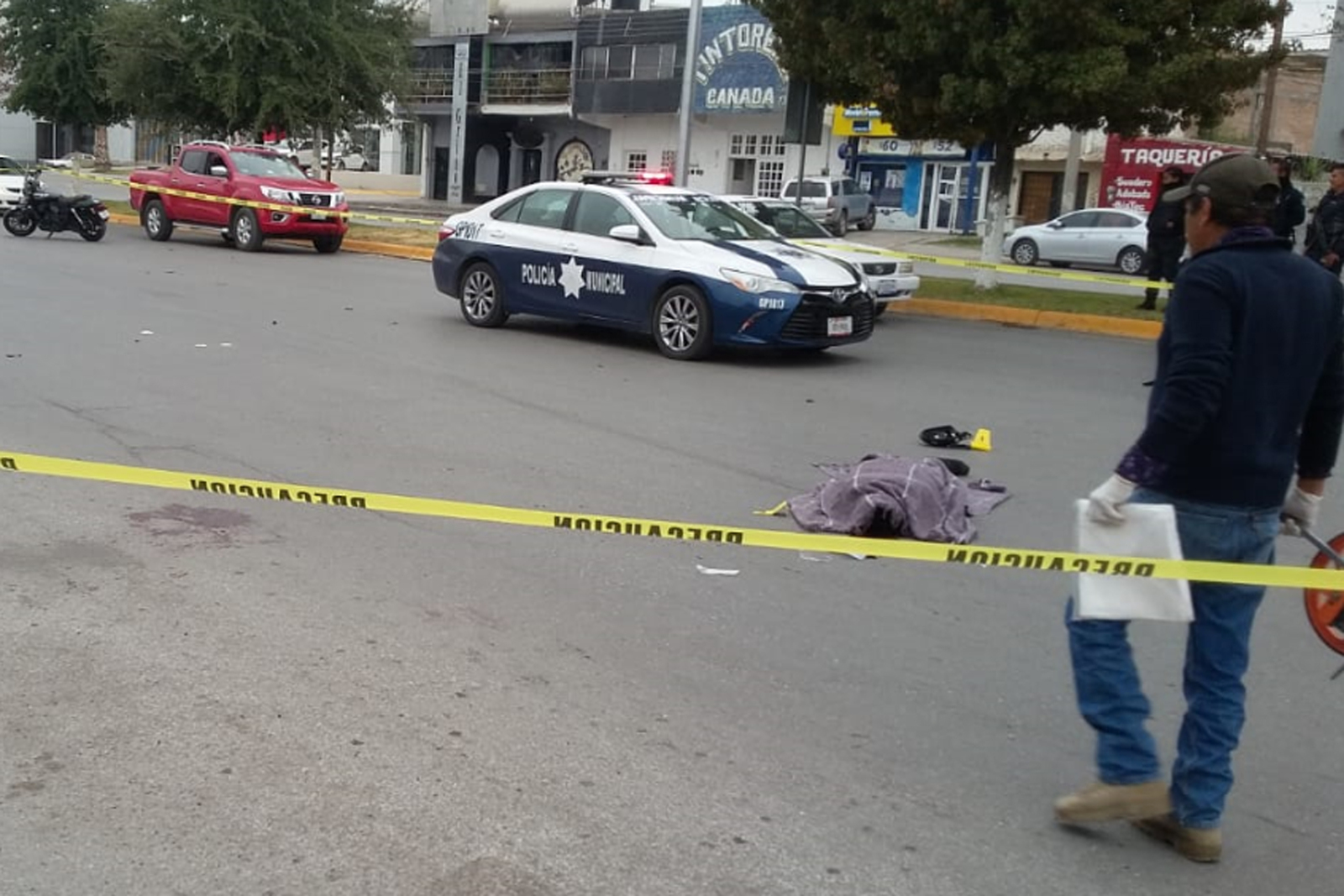 Muerto. Conductor de auto arrolla y mata a joven en el bulevar Miguel Alemán de Gómez Palacio; logró huir con rumbo desconocido. (EL SIGLO DE TORREÓN)