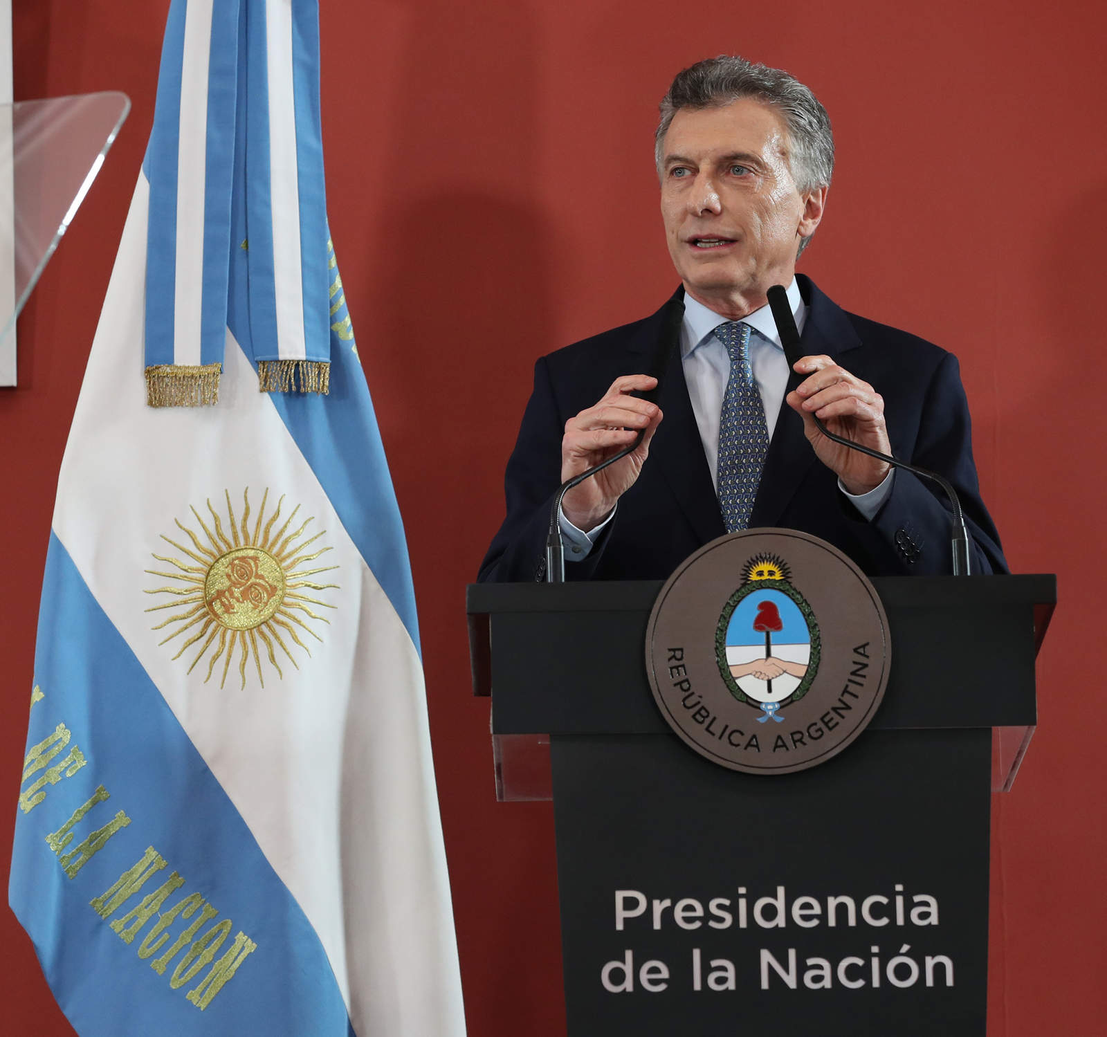 El Fondo Monetario Internacional (FMI) alcanzó hoy un acuerdo con Argentina sobre la segunda revisión del programa de asistencia financiera, que permitirá el desembolso de cerca de 7,600 millones de dólares en diciembre. (ARCHIVO)
