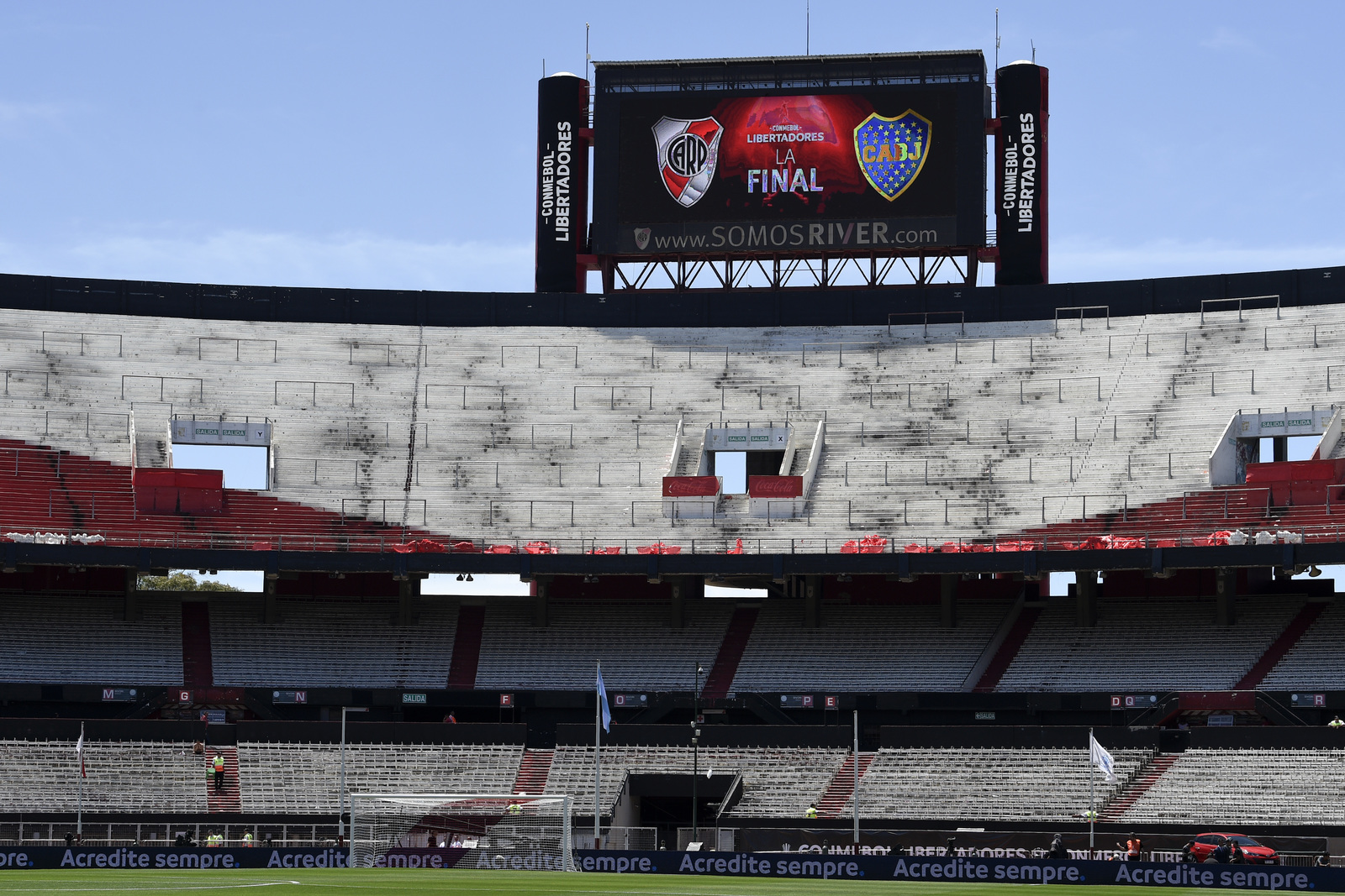 La final esperada de la Copa Libertadores entre River Plate y Boca Juniors no pudo llevarse a cabo por la mala conducta de los aficionados.