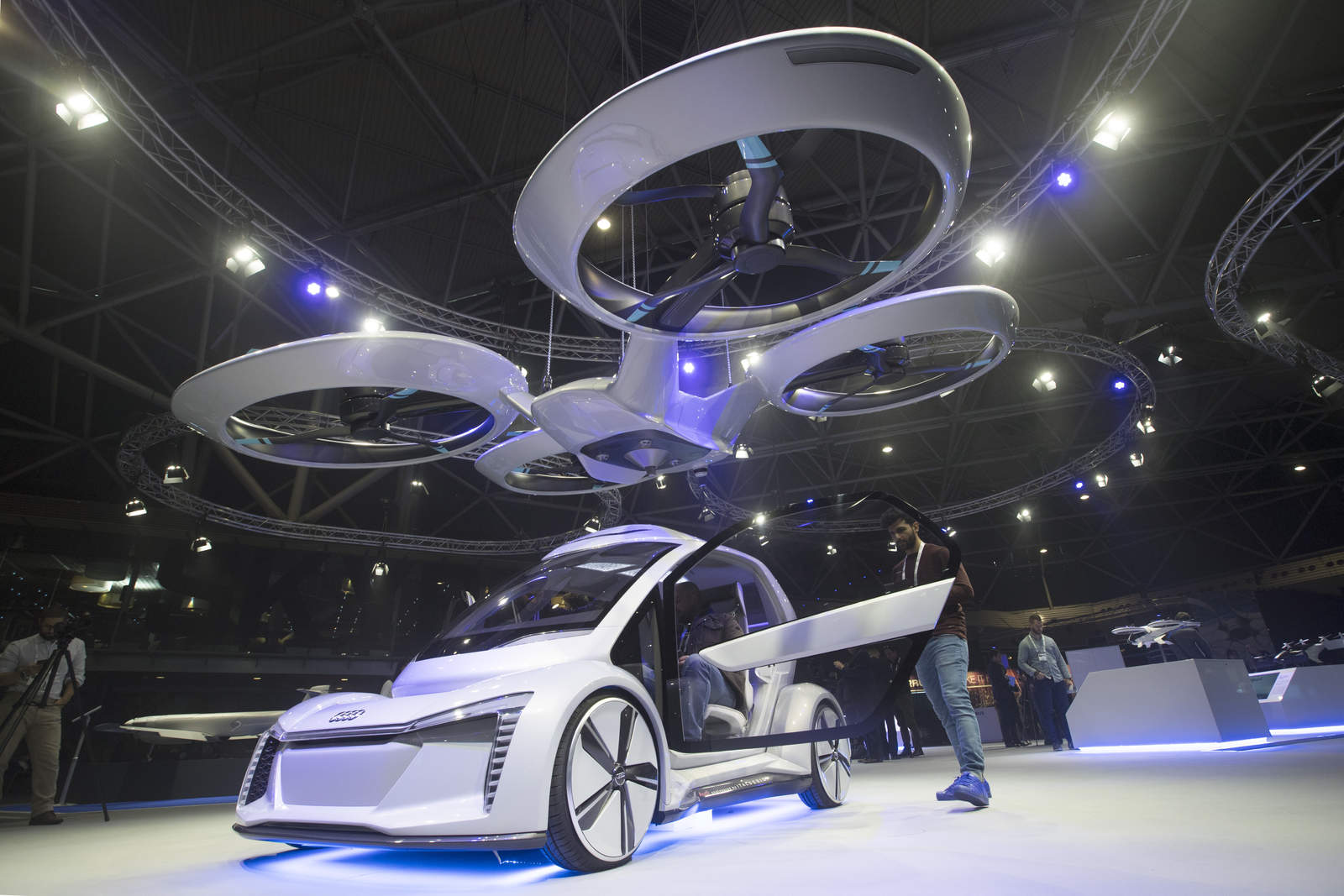 El prototipo del 'Pop.Up Next', creado por la empresa de aviación Airbus, el fabricante de autos Audi y la firma de diseño Italdesign está formado de tres módulos diferentes. (AP)