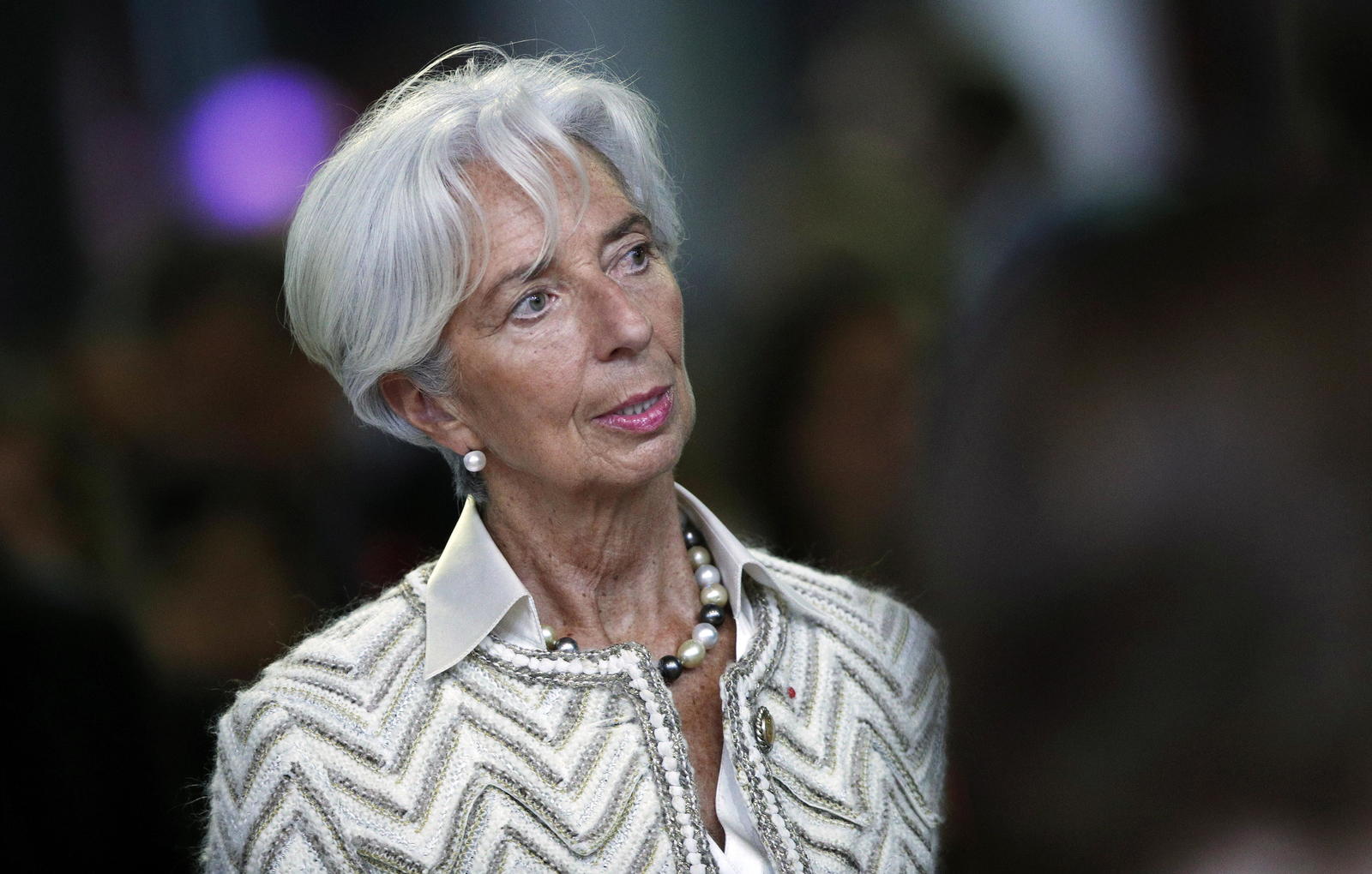 Dólares. El organismo que preside Christine Lagarde aprobó crédito por 74 mil mdd. (ARCHIVO)