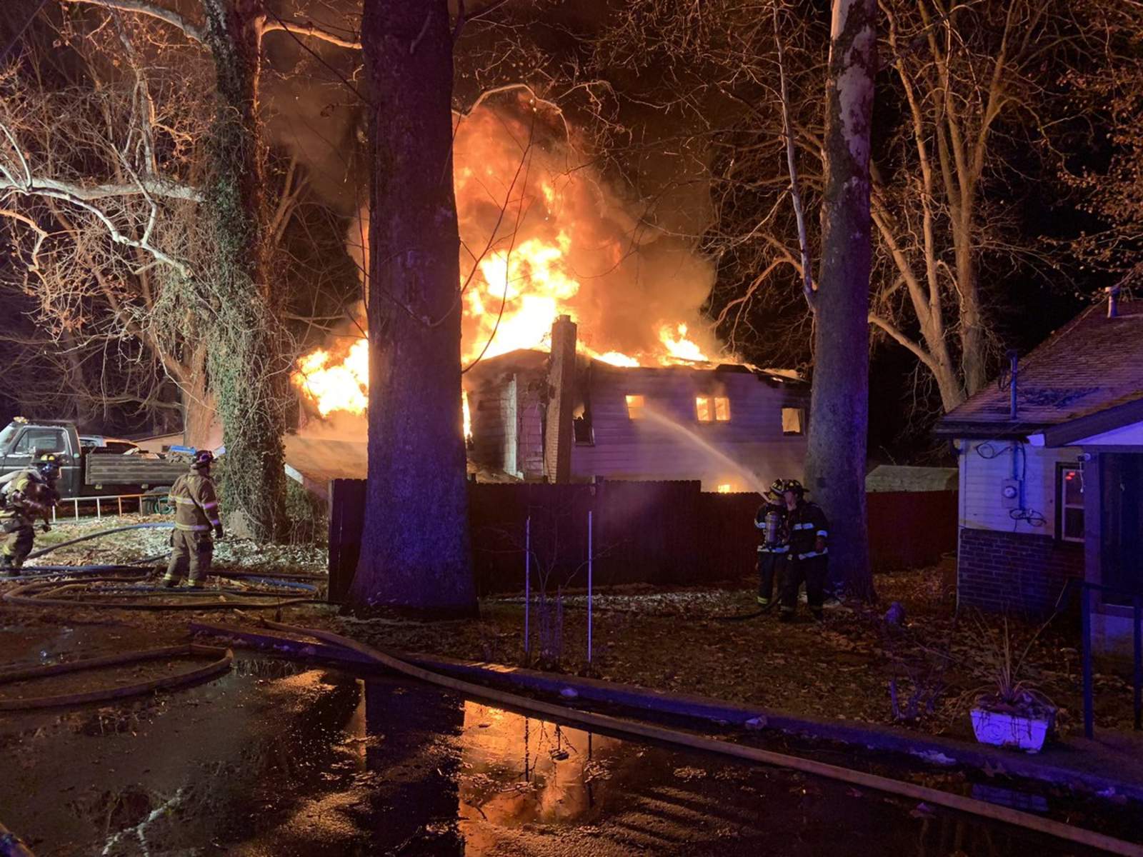 Autoridades confirmaron la noche de este miércoles que se habían retirado seis cadáveres de las ruinas de la casa en Logansport, unos 120 kilómetros al norte de Indianápolis. (ESPECIAL)