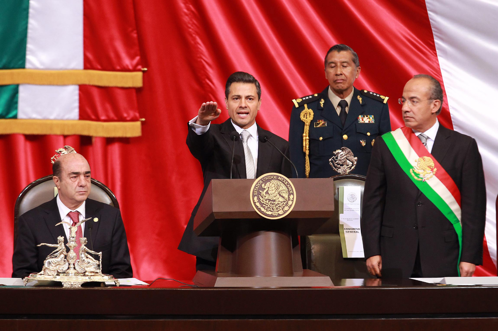 Peña Nieto se va reprobado