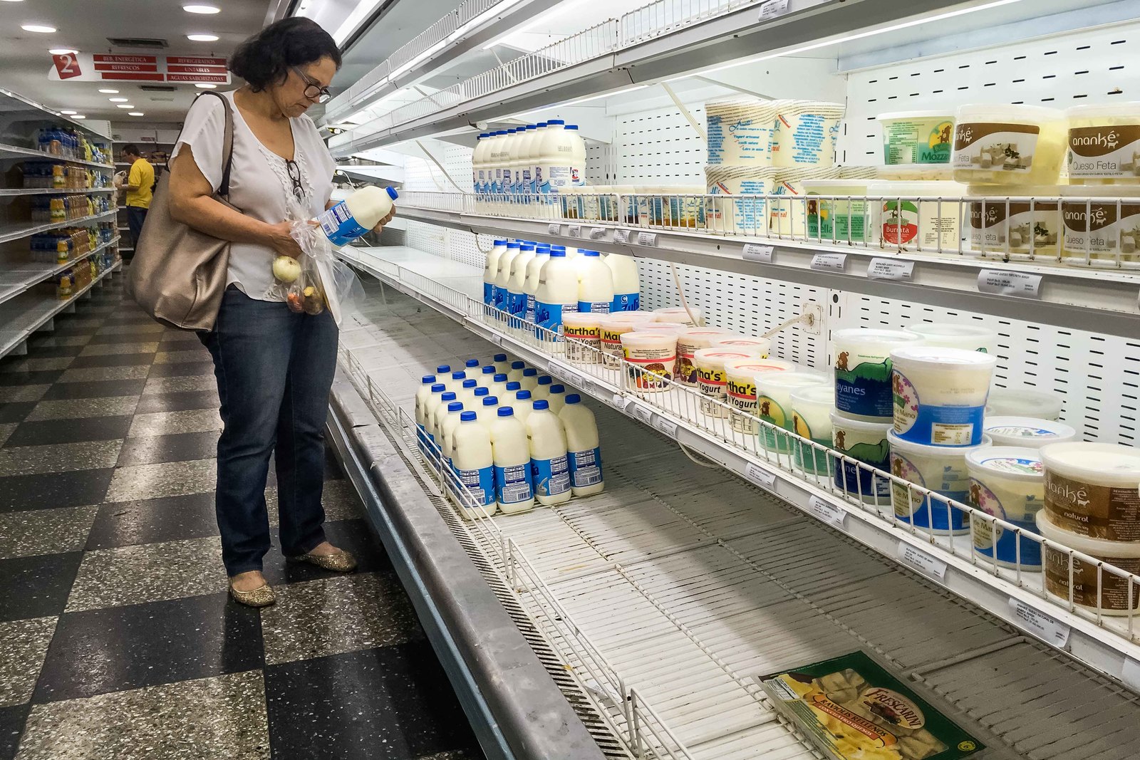 Economía venezolana se desploma 29.8 %