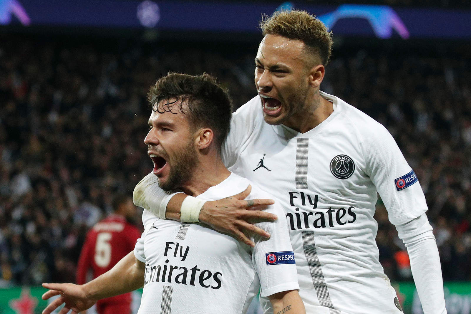 Los goles de Juan Bernat y Neymar le dieron a PSG una merecida victoria ante un estático Liverpool.