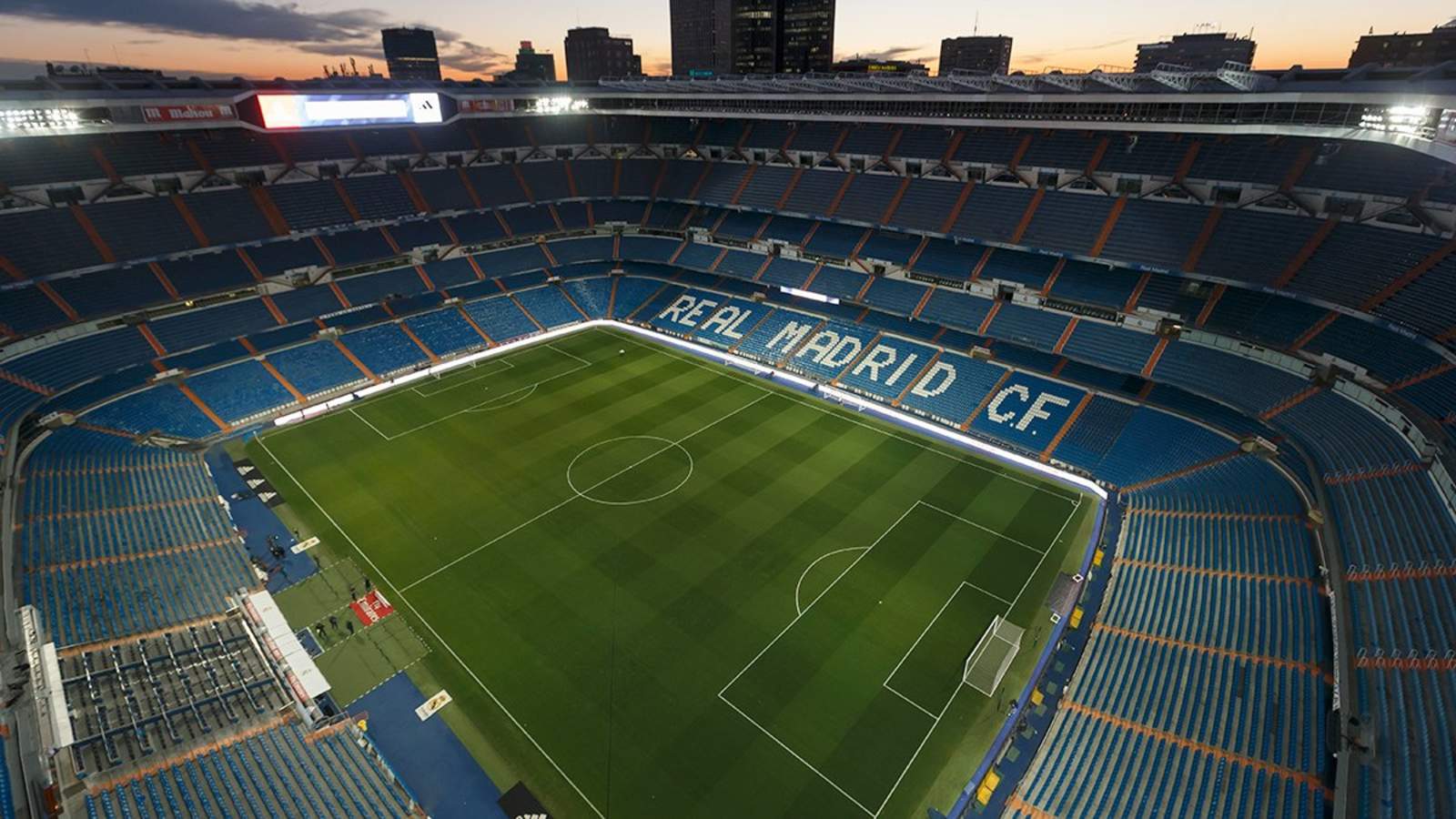 El Santiago Bernabéu albergará “la Final del Siglo” el domingo 9 de diciembre, a menos de que proceda la inconformidad de Boca Jrs. (Especial)