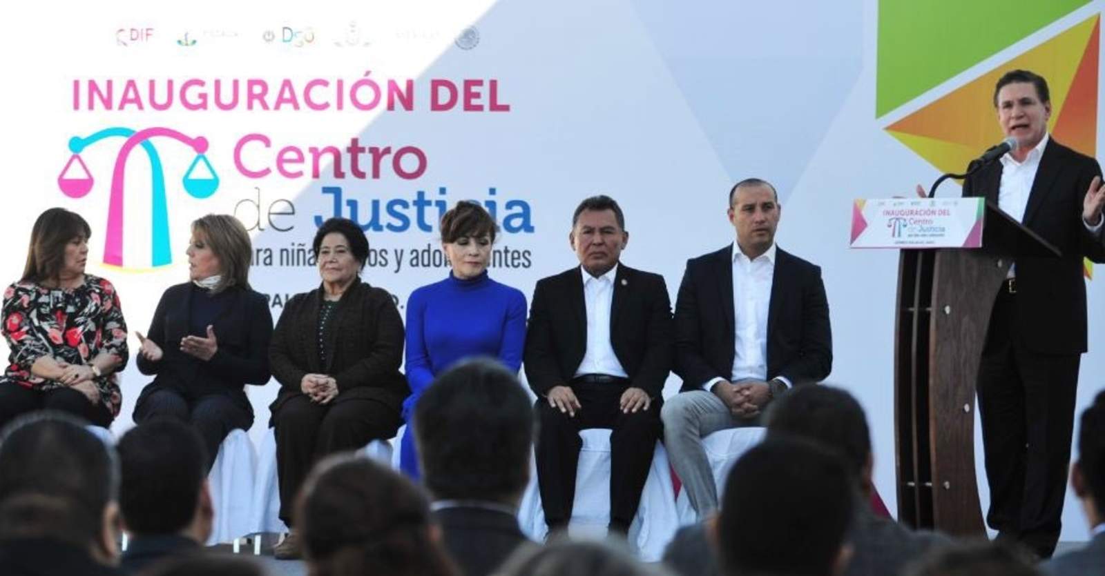 La inauguración fue encabezada por el gobernador de Durango, José Rosas Aispuro Torres y la alcaldesa Leticia Herrera Ale. (EL SIGLO DE TORREÓN)
