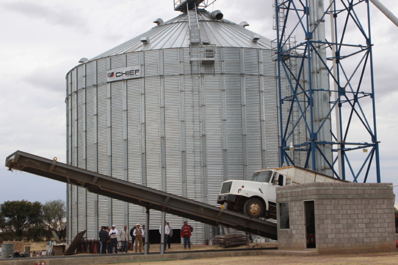 Respaldo. Los silos graneleros serán de mucho beneficio para quienes se dedican al cultivo de maíz en Vicente Guerrero y Poanas.
