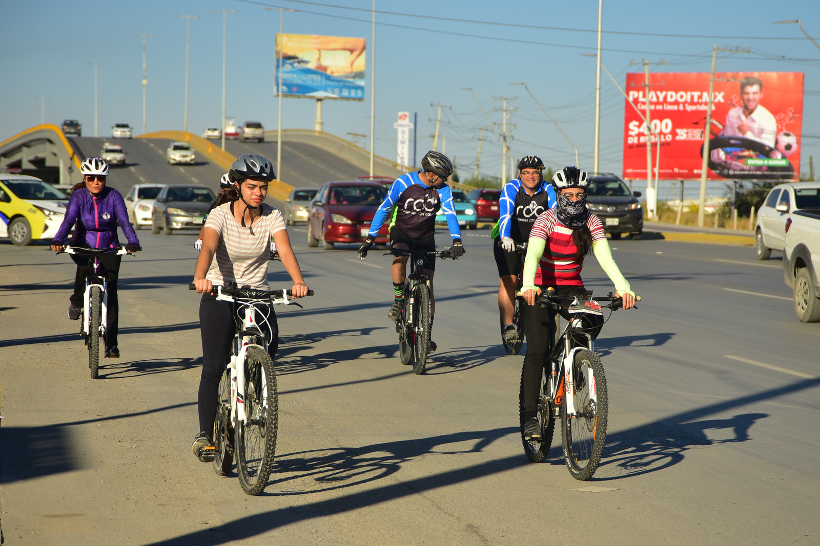 El grupo recorrió diez kilómetros, comenzando en el cruce de la Autopista Torreón-San Pedro y la Carretera La Unión-La Partida.