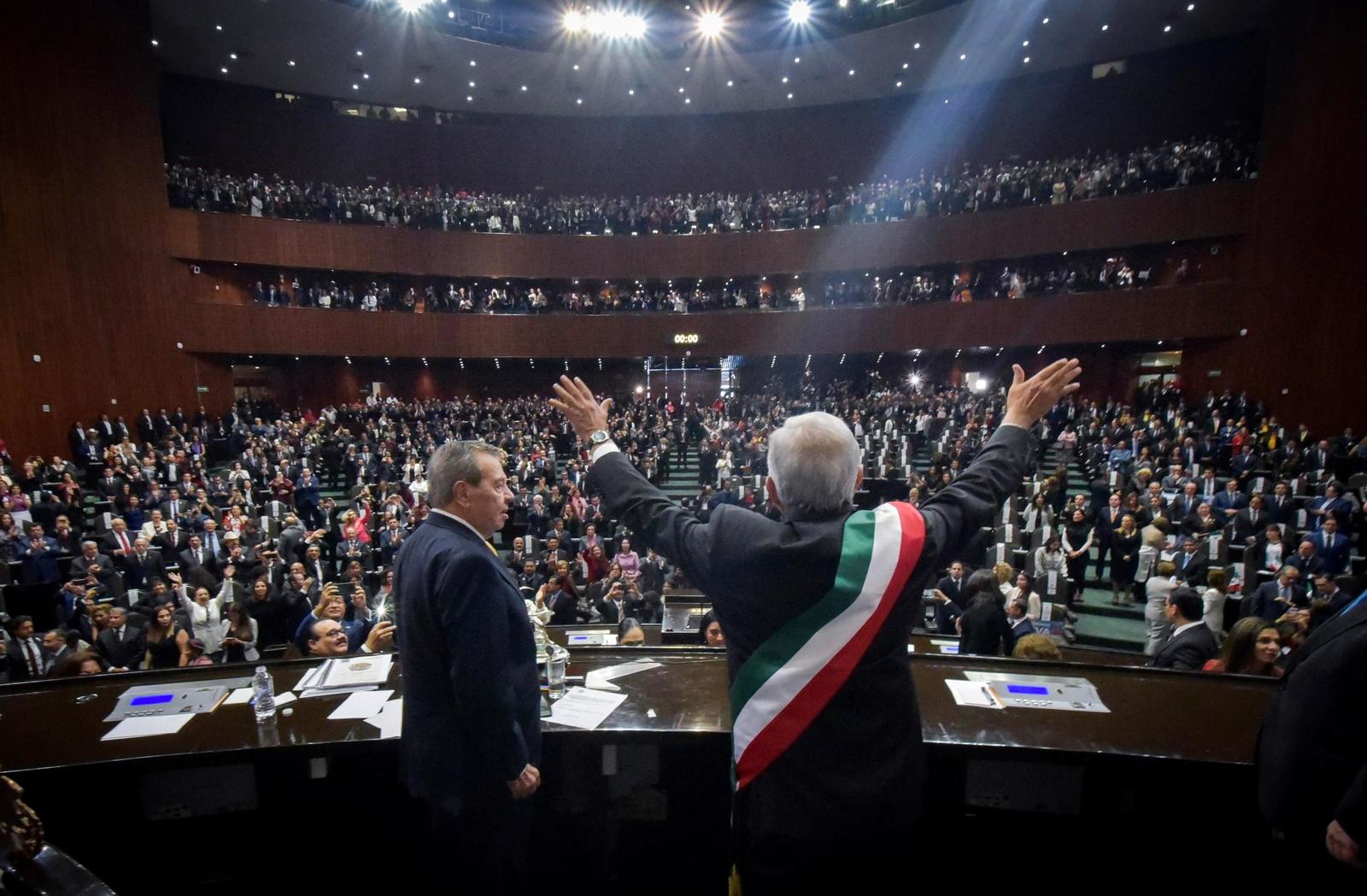 Relevo. Andrés Manuel López Obrador al fin tomó posesión como presidente del país.