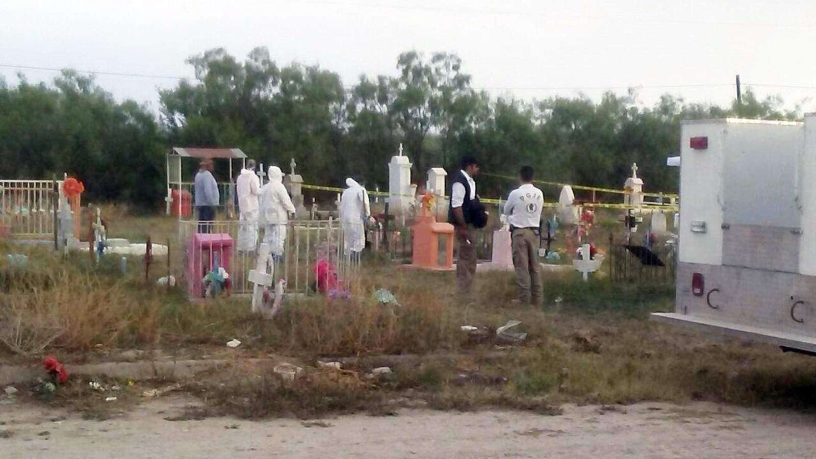 De los 50 cuerpos exhumados alrededor de 7 de personas han sido identificadas en este año y entregados a sus familias. (ARCHIVO) 
