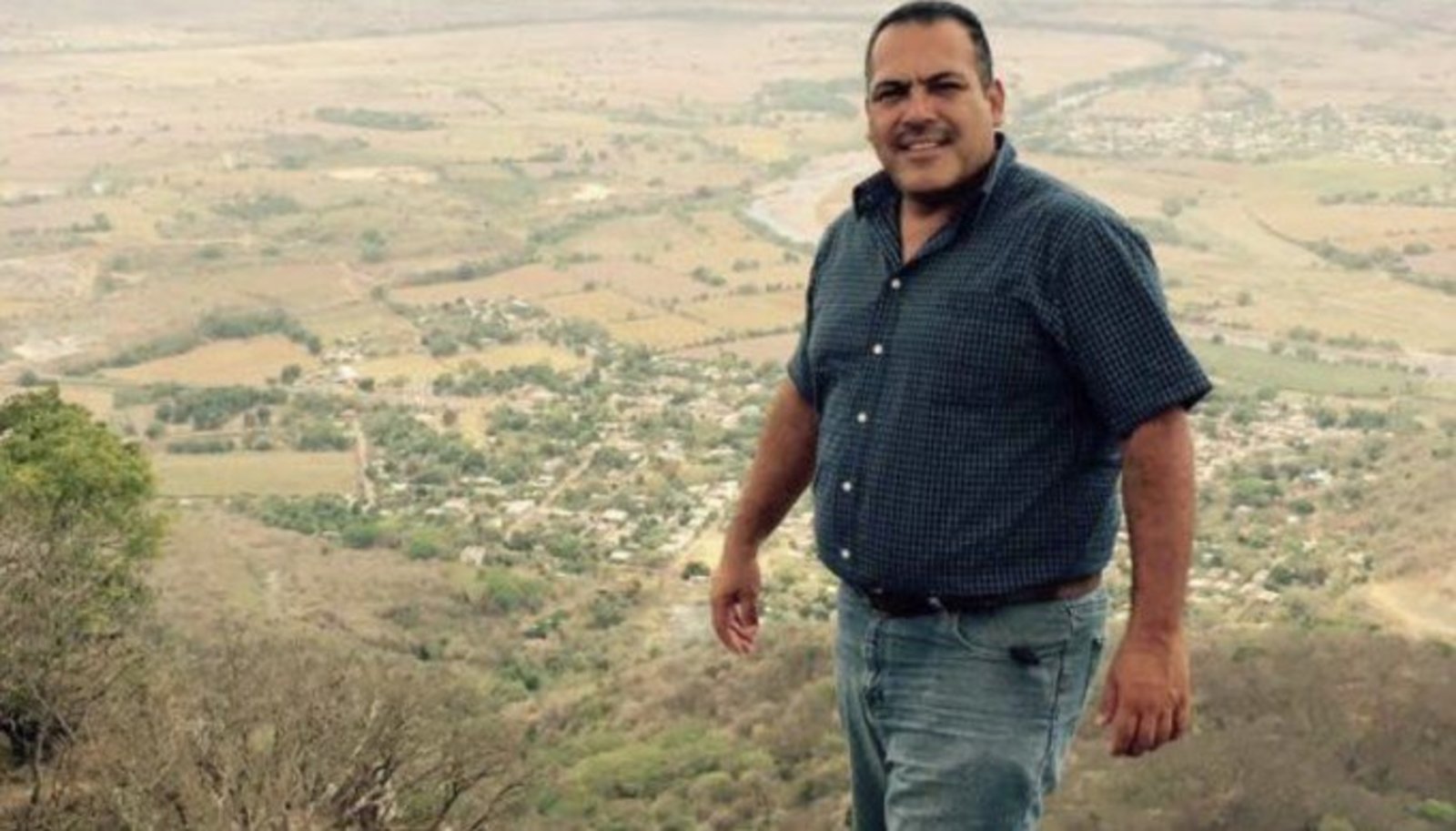 Uno más. El comunicador era cercano al exalcalde de San Blas, Hilario Ramírez Villanueva, 'Layín'. (TWITTER)