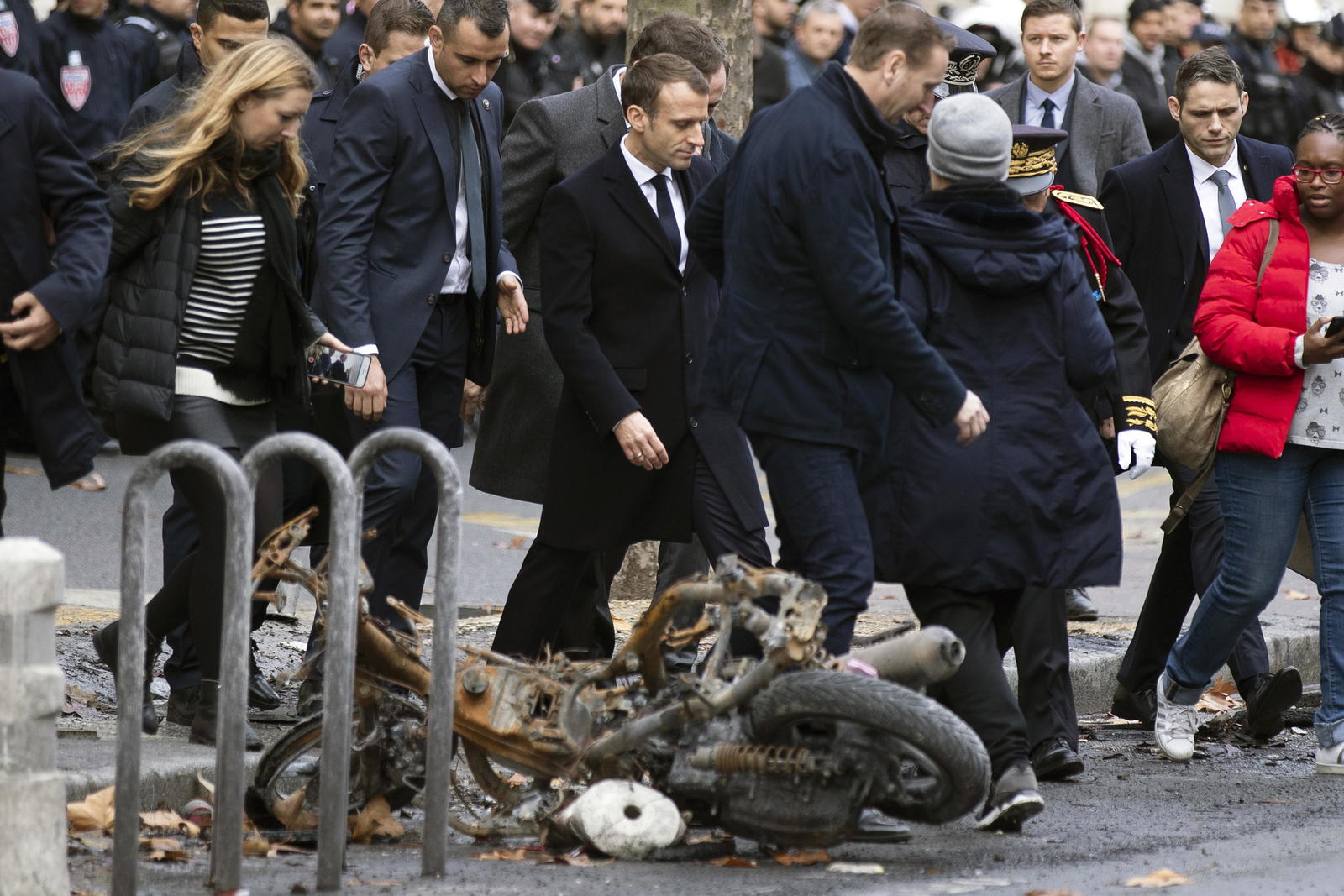 Revisa. Emmanuel Macron prometió que los responsables de la violencia serán llevados a justicia. (AGENCIAS)