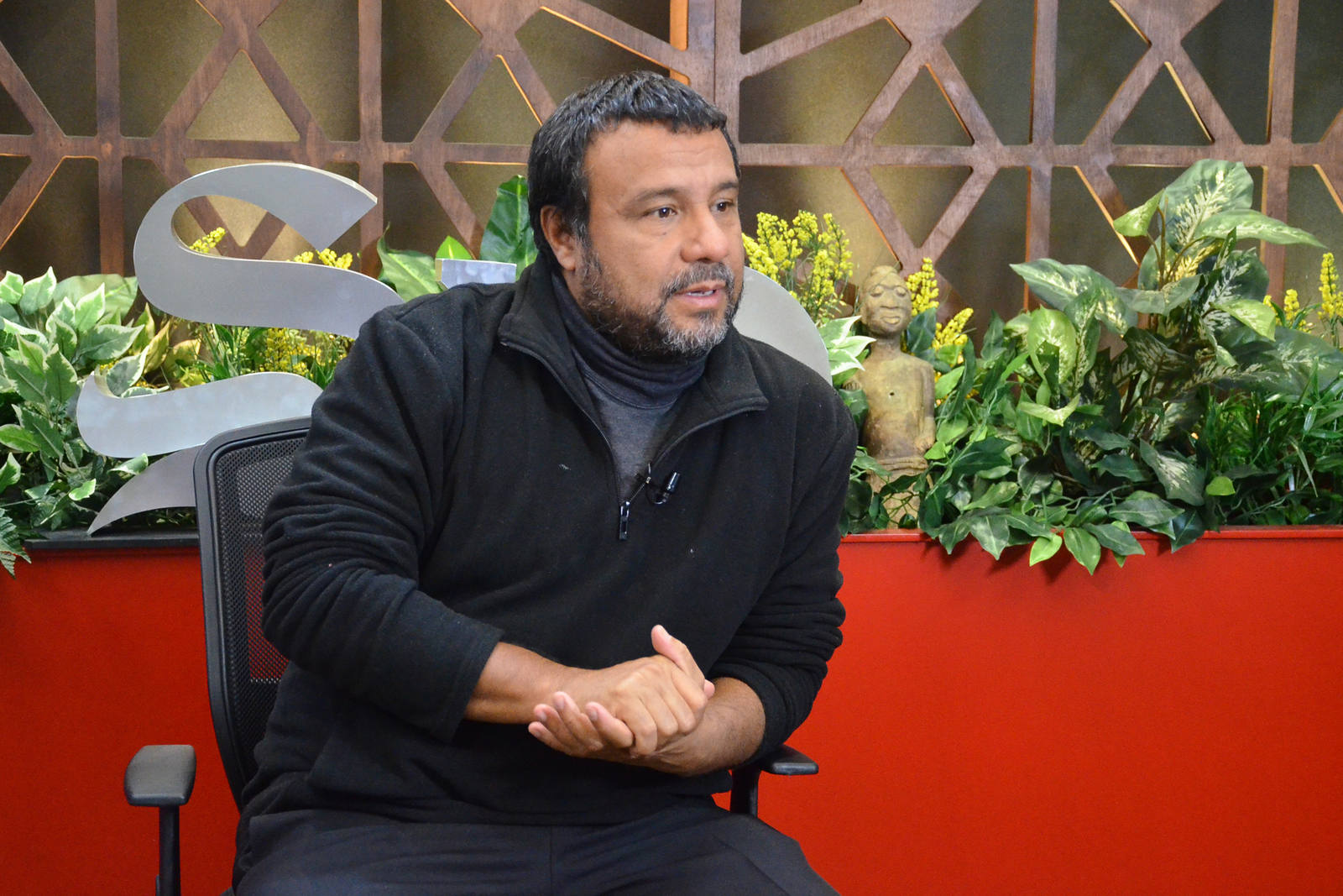 Experiencia. El padre Aldo Sierra concedió una entrevista a El Siglo de Torreón y visitó el foro de Siglo Tv. (EL SIGLO DE TORREÓN) 