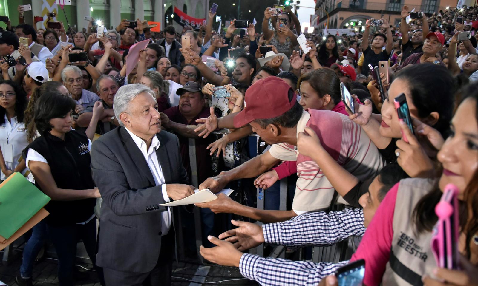 Primer viaje. Andrés Manuel López Obrador viajó a Veracruz para agradecer el apoyo y presentar parte de su programa. (EFE)