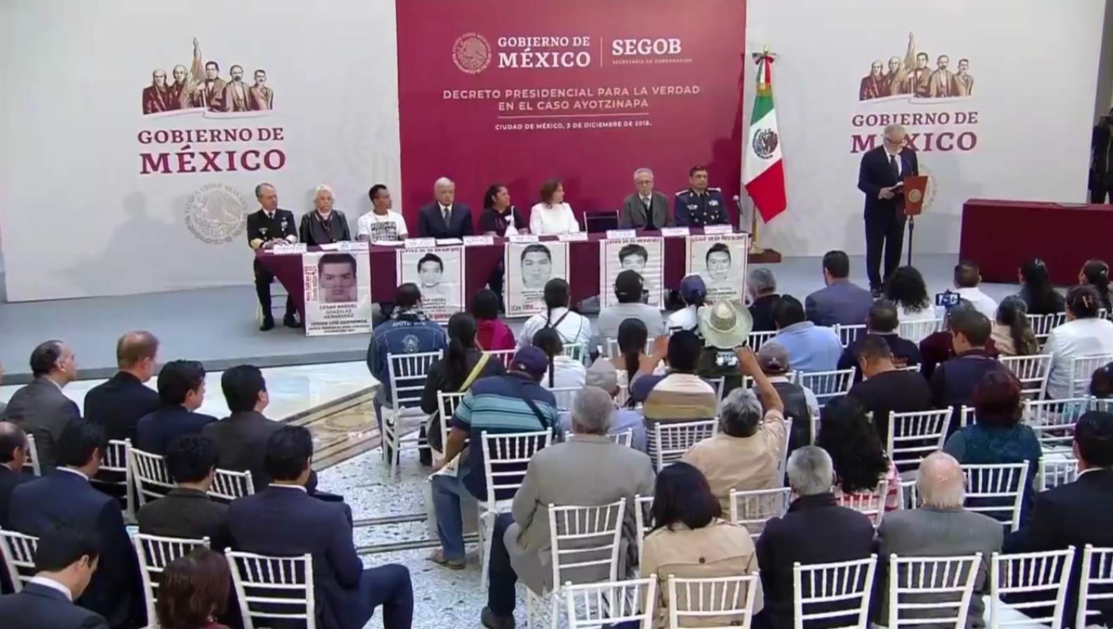 El gobierno de México no va a encubrir a nadie y no va a ser cómplice de violaciones a los derechos humanos en el caso Ayotzinapa, subrayó el presidente Andrés Manuel López Obrador. (ESPECIAL)