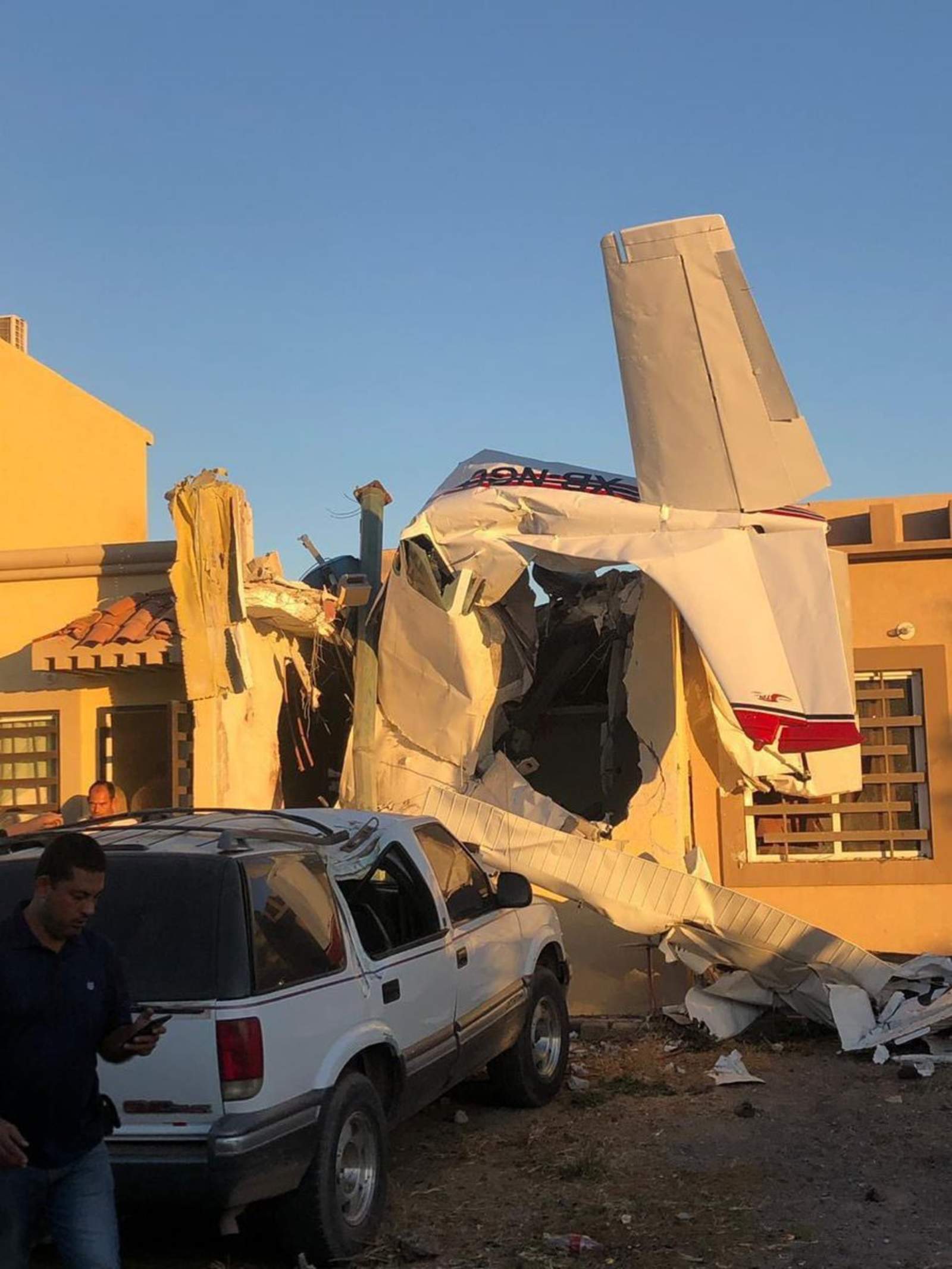 Francisco Vega Meza, titular de Protección Civil de Sinaloa, dio a conocer que hasta el momento, se tiene el reporte de cuatro personas fallecidas y tres personas heridas, éstas últimas al parecer residentes de la vivienda donde se impactó la aeronave. (ARCHIVO)