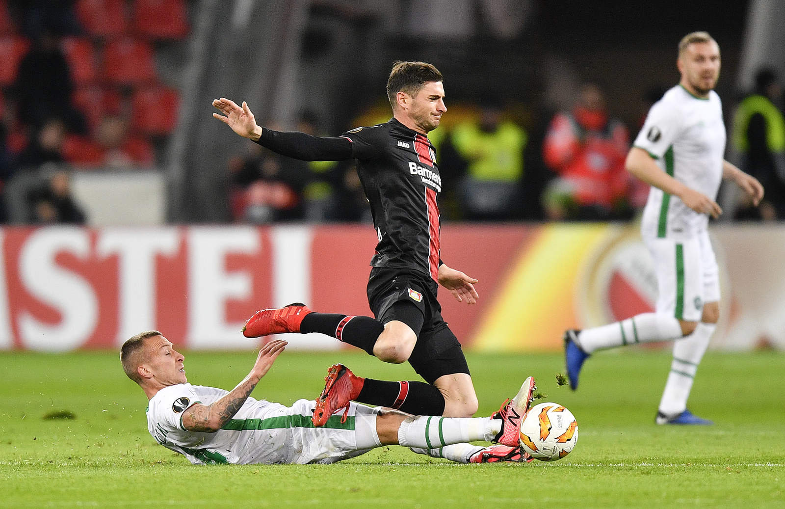 Leverkusen sacó un empate como visitante ante el Nuremberg.