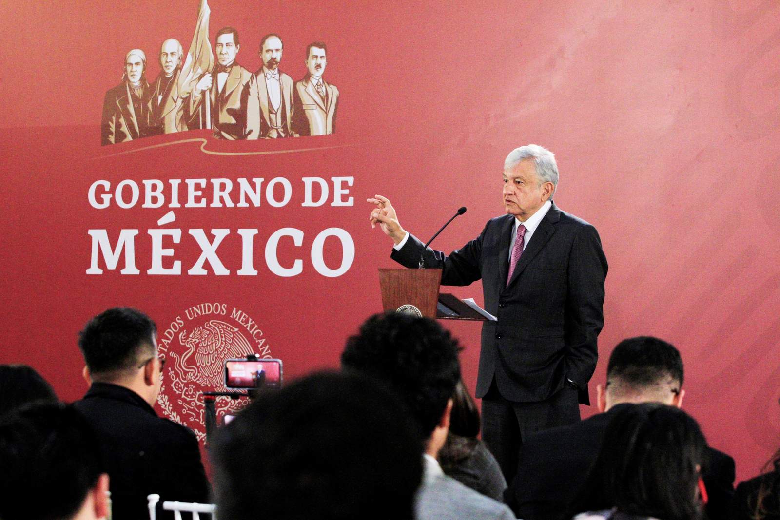 El presidente de la República, Andrés Manuel López Obrador, afirmó que el gobierno federal no se confrontará con los gobernadores que no están de acuerdo con su estrategia de seguridad. (NOTIMEX)