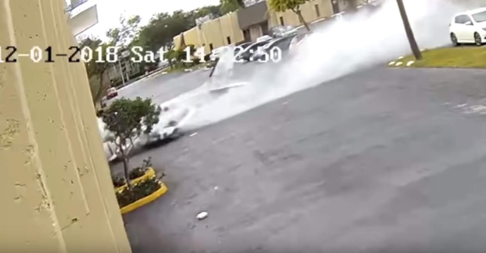 Cámaras de seguridad registraron en video el momento exacto del accidente (INTERNET) 