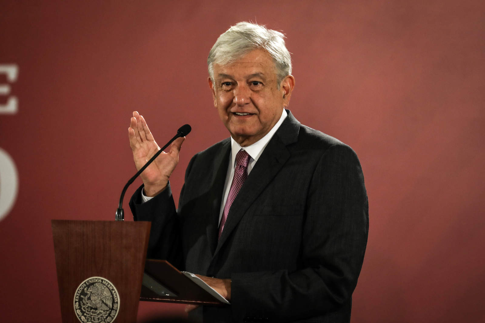 El presidente mexicano, Andrés Manuel López Obrador, dijo el miércoles que dejará de otorgar contratos de exploración petrolera durante tres años para evaluar los resultados de los contratos ya otorgados. (AGENCIAS)