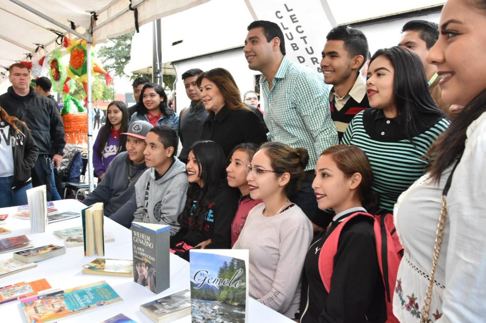 Eventos. La alcaldesa Leticia Herrera Ale, sostuvo un encuentro con jóvenes que participan en diversas actividades. (CORTESÍA)