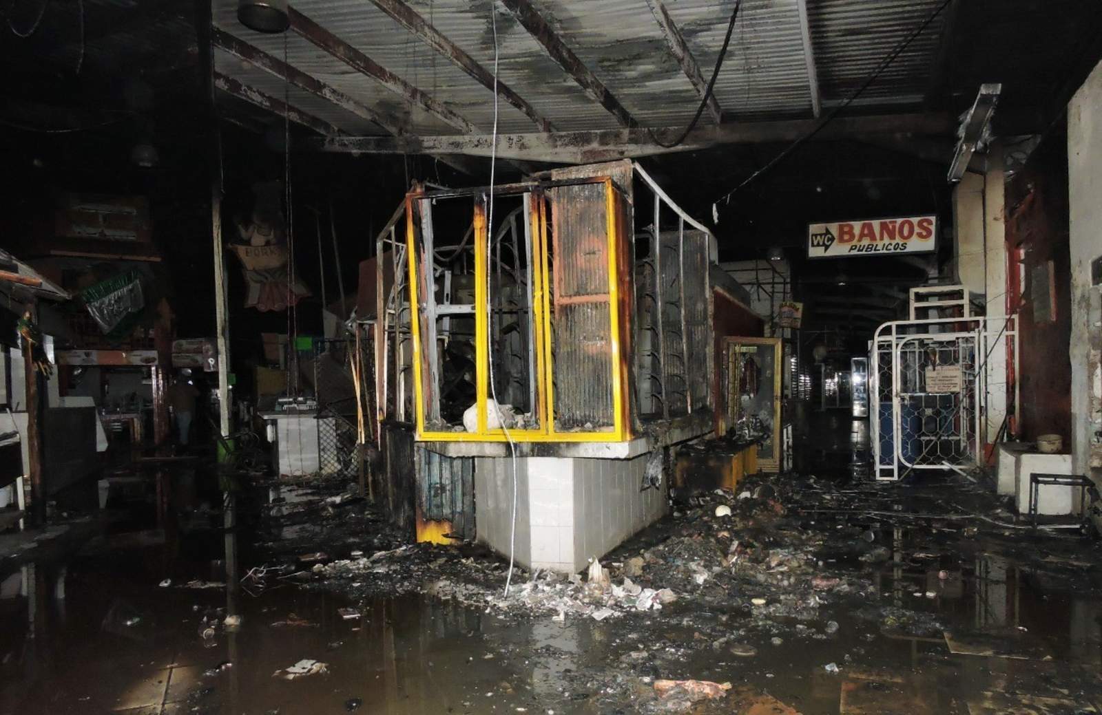 EL incendio causó daños en varios establecimientos. (EL SIGLO DE TORREÓN) 