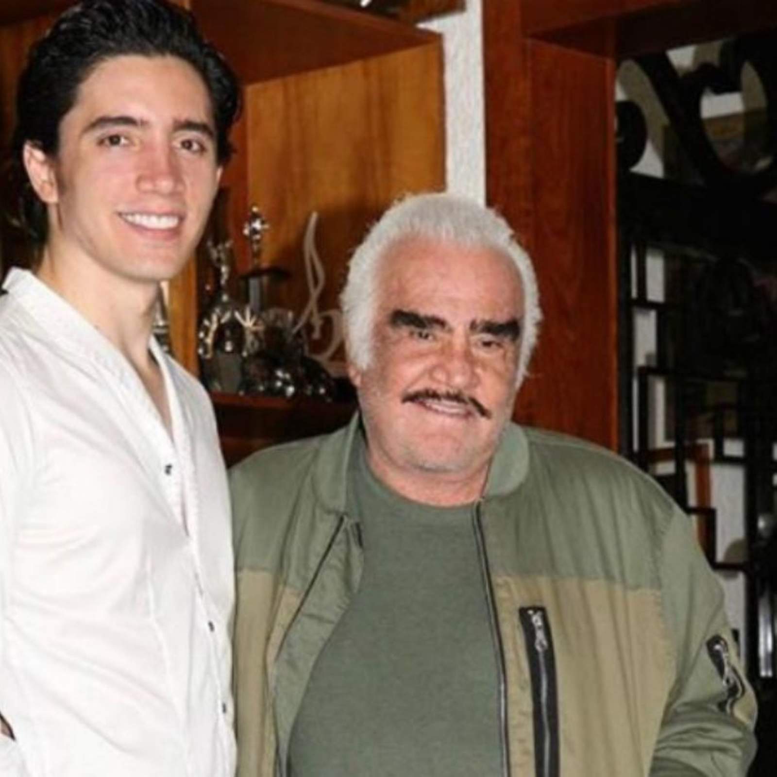 Vicente Fernández llevará la carrera de su nieto Alex Fernández