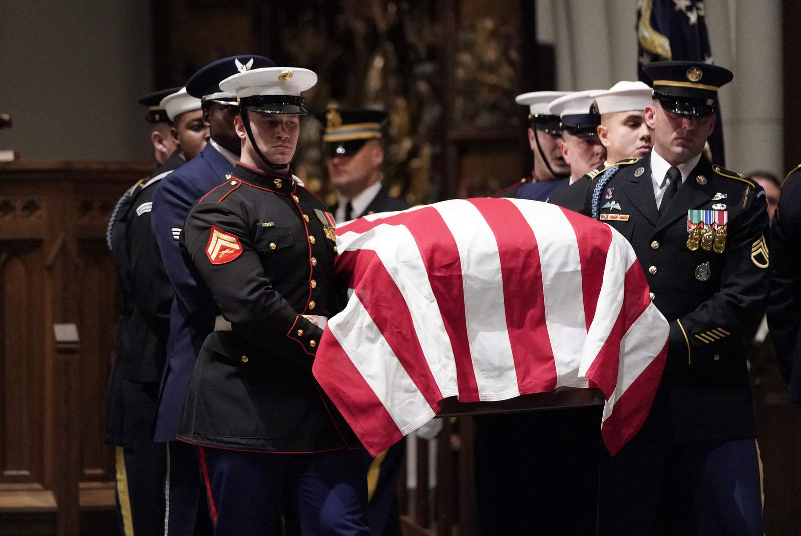 Cuerpo de George H.W. Bush llega a Texas para su último descanso