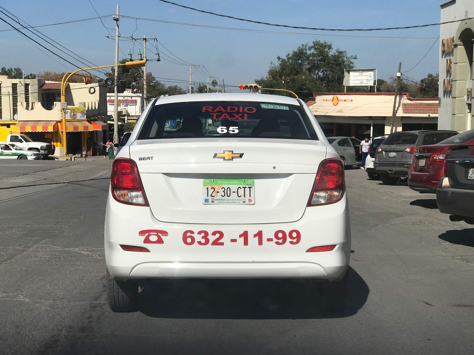 En Monclova circulan taxis con placas con código distinto al CTJ que corresponde a esta ciudad. (EL SIGLO COAHUILA)