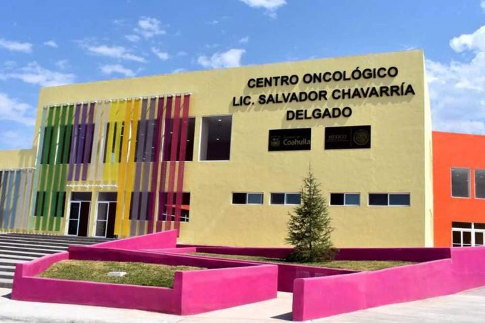 El Centro Oncológico llamado 'Salvador Chavarría Delgado' prestará de servicios médicos de alta especialidad en las ramas de la ciencia oncológica a la población abierta.