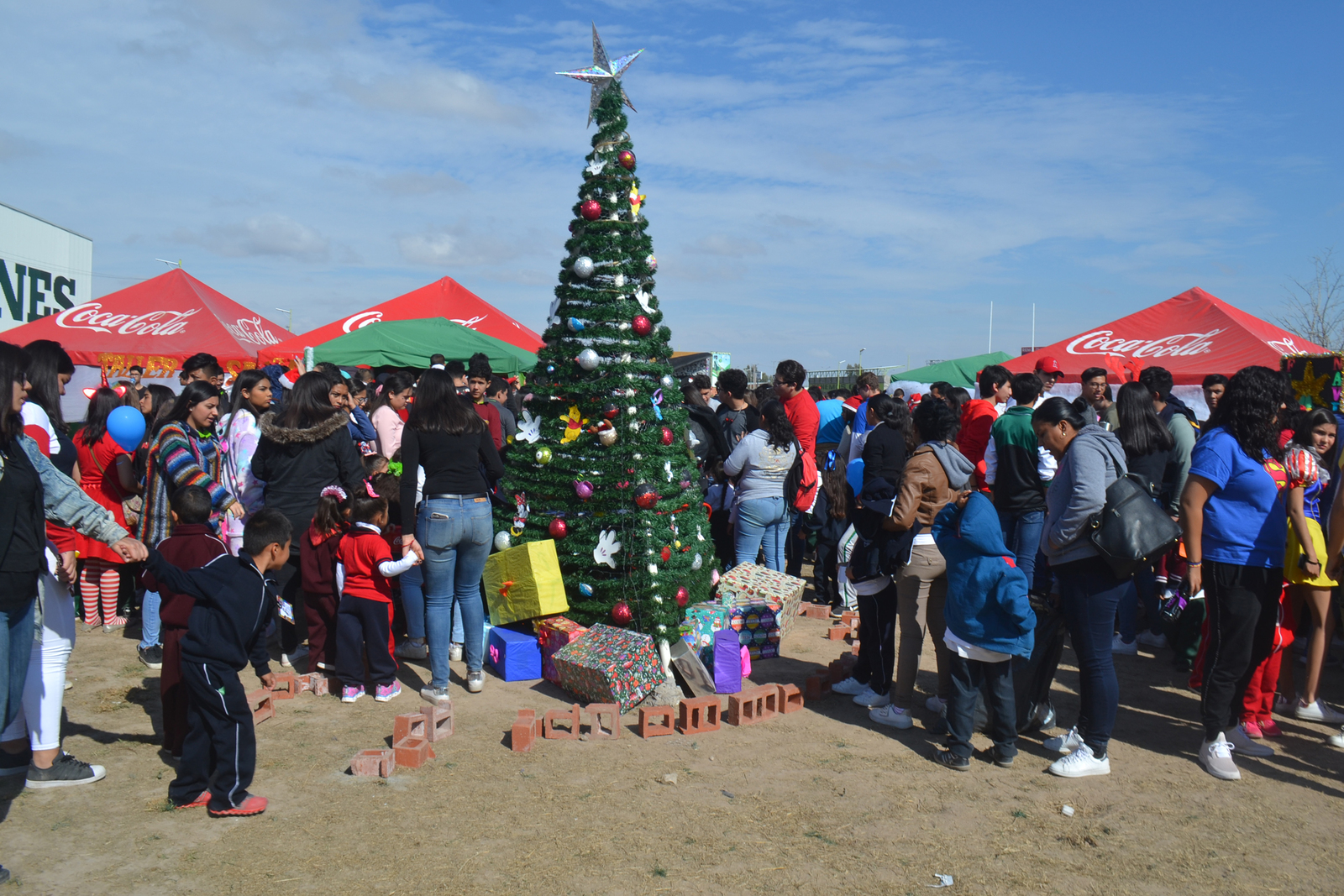 Festejo. Así fue la celebración de la Navidad anticipada en las instalaciones de la Universidad Autónoma de La Laguna. (ANGÉLICA SANDOVAL)