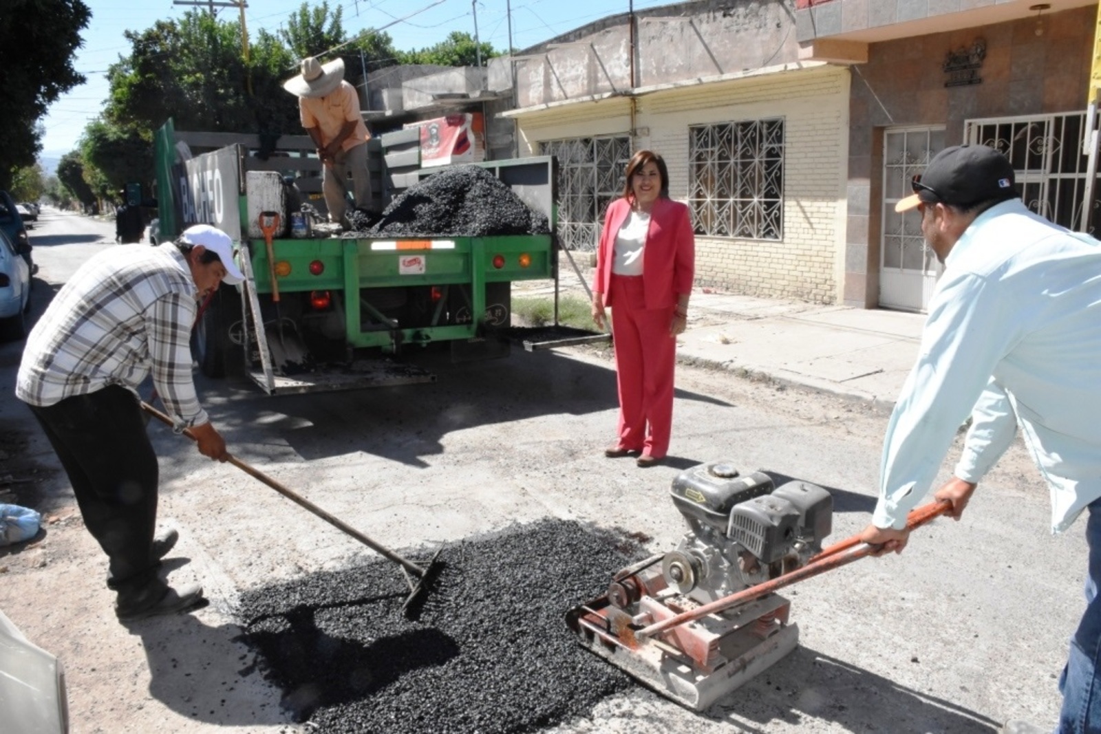 Obras. Siguen con obras del bacheo ante daños por las lluvias en el municipio. (DIANA GONZÁLEZ)