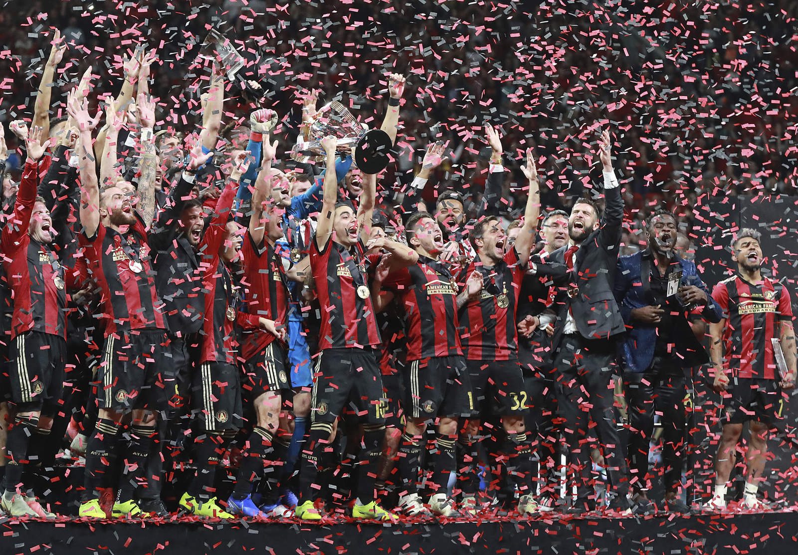 Los jugadores del Atlanta United festejan tras vencer al Portland Timbers en la final de la Copa MLS.