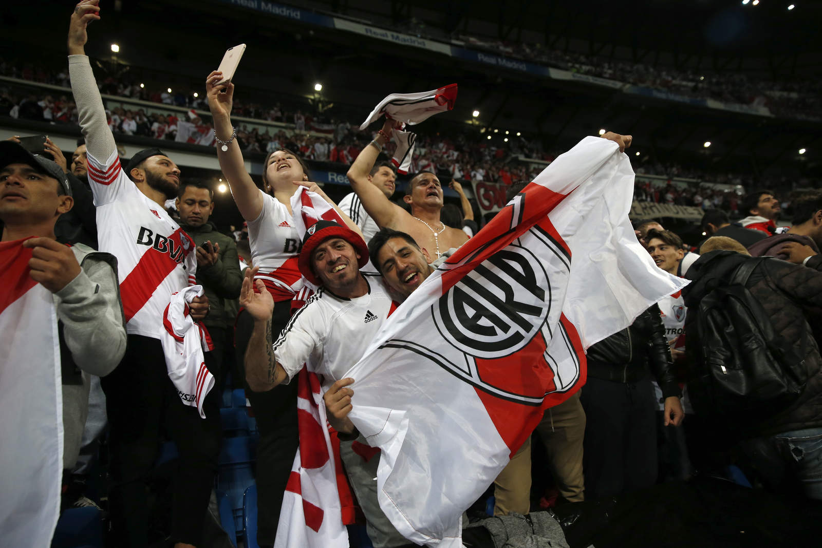 Los aficionados de River Plate acabaron como los únicos celebrando al sonar el último silbatazo.