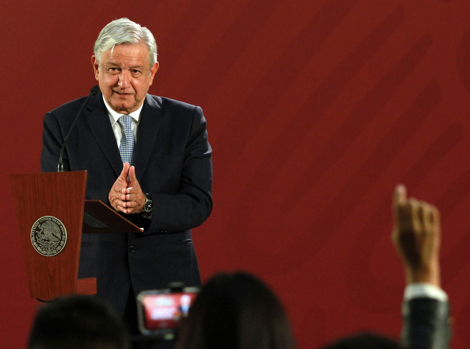 El presidente Andrés Manuel López Obrador, señaló que su gobierno propuso reducir los salarios a los altos funcionarios porque son 'ofensivos y exagerados', particularmente los del Poder Judicial, que en ocasiones llegan a reunir hasta 600 mil pesos mensuales. (NOTIMEX)