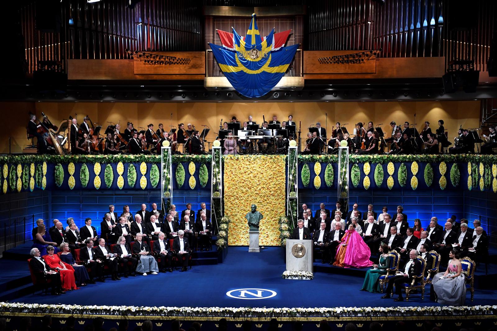 Premiación. La ceremonia de entrega del Premio Nobel de la Paz estuvo presidida por la familia real de Noruega. (EFE)