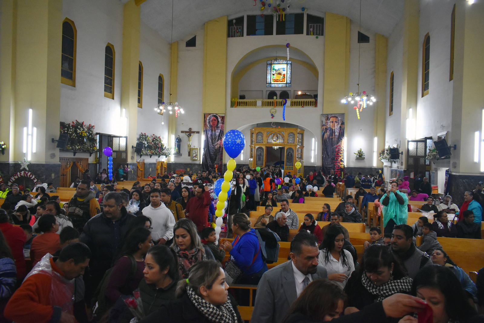 Fe. Cientos de peregrinos salieron a las calles para dar gracias a la Virgen de Guadalupe. (JOEL MENDOZA)