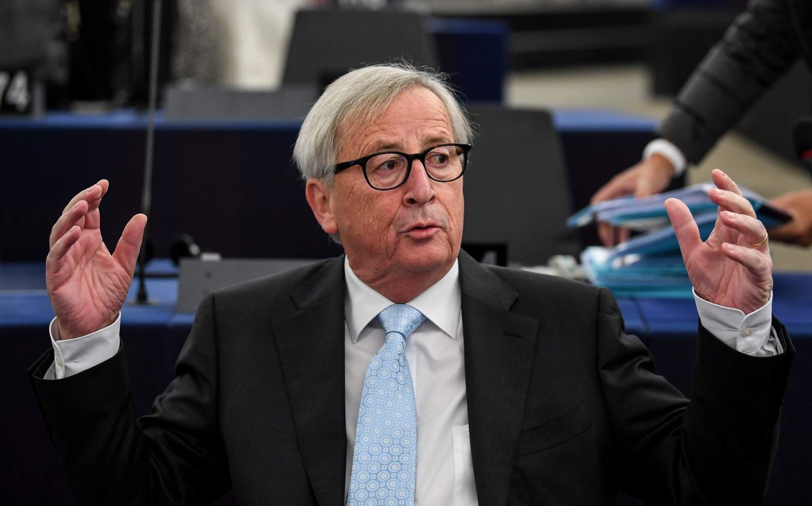 Juncker se reconoció 'asombrado' de que pese al acuerdo ya cerrado hayan surgido 'problemas en el último tramo de la carrera'. (EFE)