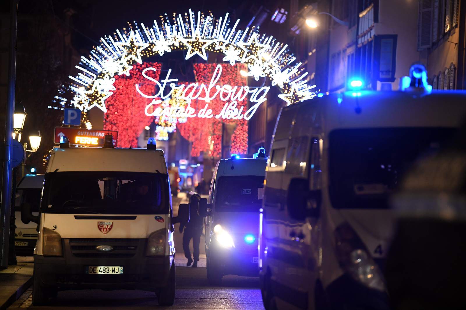 Según el alcalde de Estrasburgo, Roland Ries, se escucharon al menos cuatro disparos y el autor de los mismos se dio a la fuga. (EFE)
