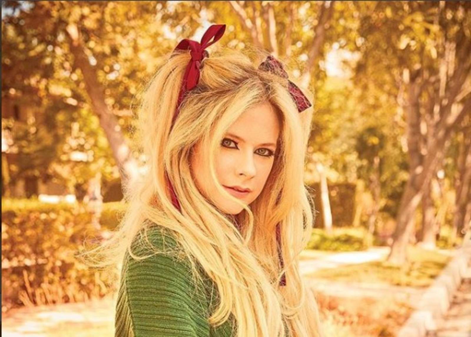 y Avril Lavigne anunció el lanzamiento del video Tell Me It’s Over, un segundo sencillo luego de estrenar Head Above Water.  (ESPECIAL)