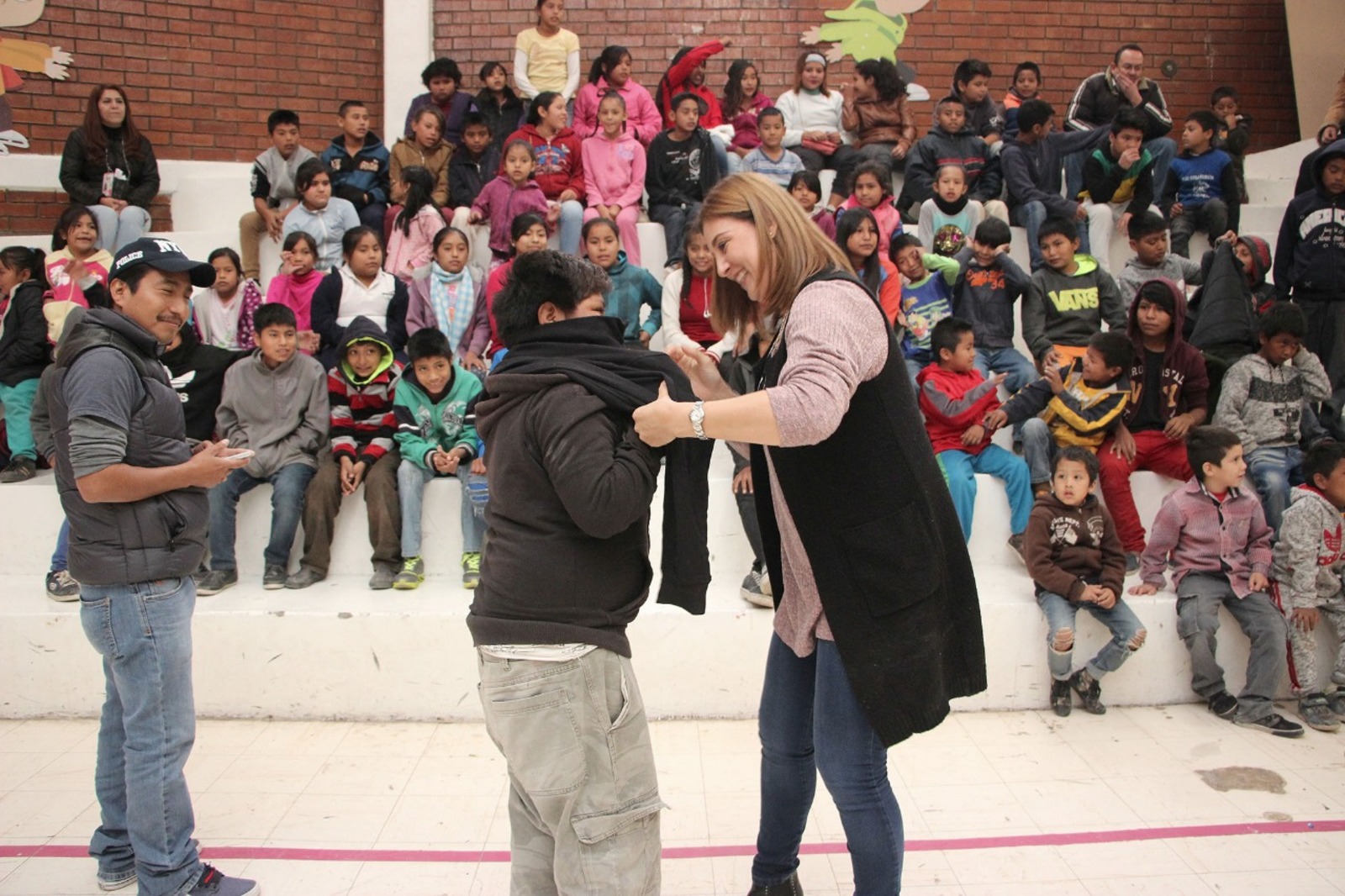 Apoyo. DIF Torreón entrega ropa donada a niñas y niños de Casa Puente. (EL SIGLO DE TORREÓN)