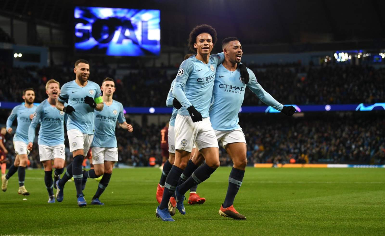 Leroy Sané marcó un doblete para que el Manchester City lograra quedarse con los tres puntos en la última jornada de grupos en la Champions League. (Especial)