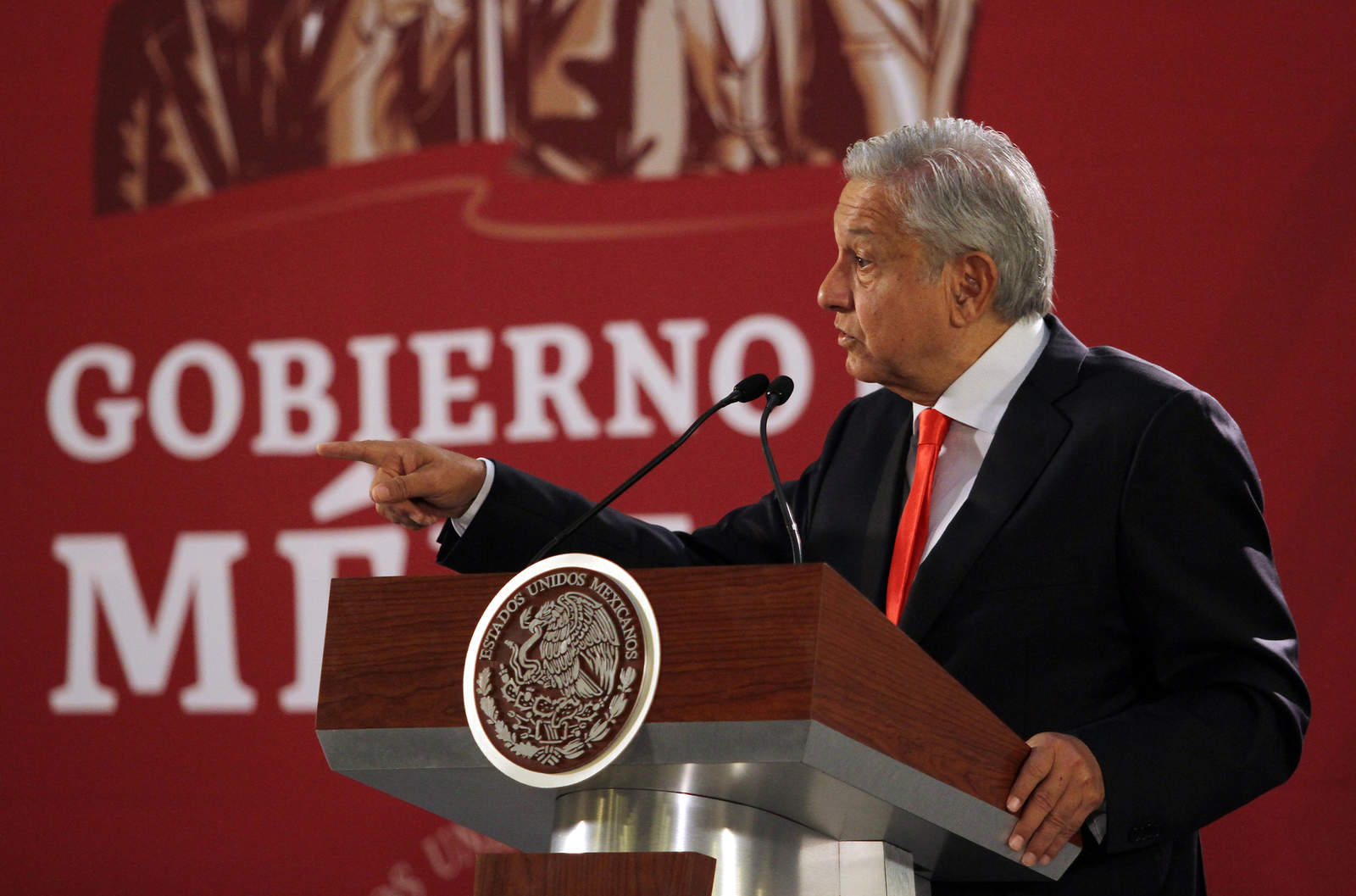 El ministro Javier Laynez Potisek dio entrada a los recursos a pesar de que el presidente, Andrés Manuel López Obrador, no firmó el decreto de promulgación de la ley sino Martí Batres. (NOTIMEX)