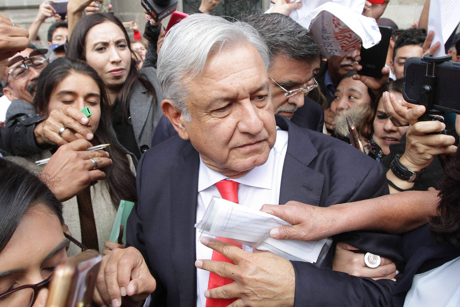 Ana Gabriela Guevara comentó que el presidente Andrés Manuel López Obrador fue invitado a entregar el trofeo de campeón en la final de la Liga MX. (NOTIMEX)