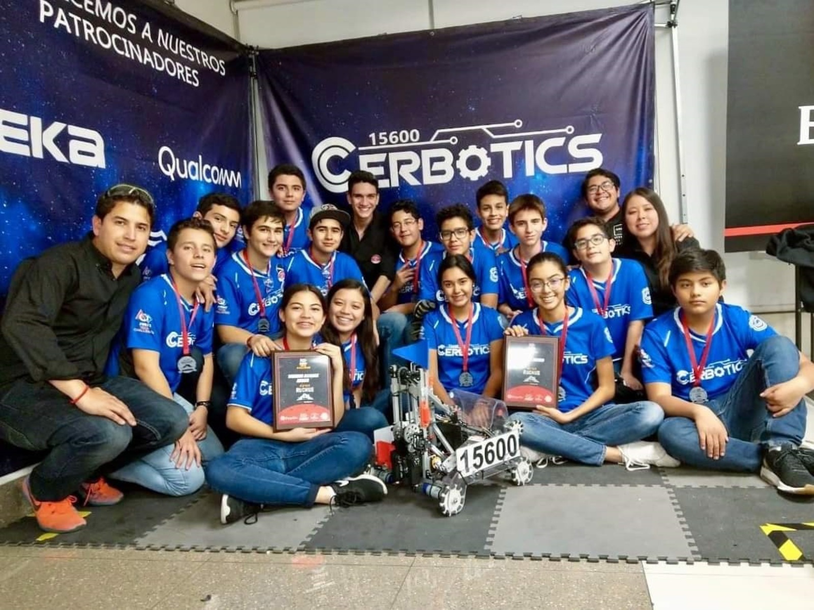 Triunfos. Logran dos pases a encuentros nacionales, nuevos equipos de robótica del colegio Cervantes. (EL SIGLO DE TORREÓN)