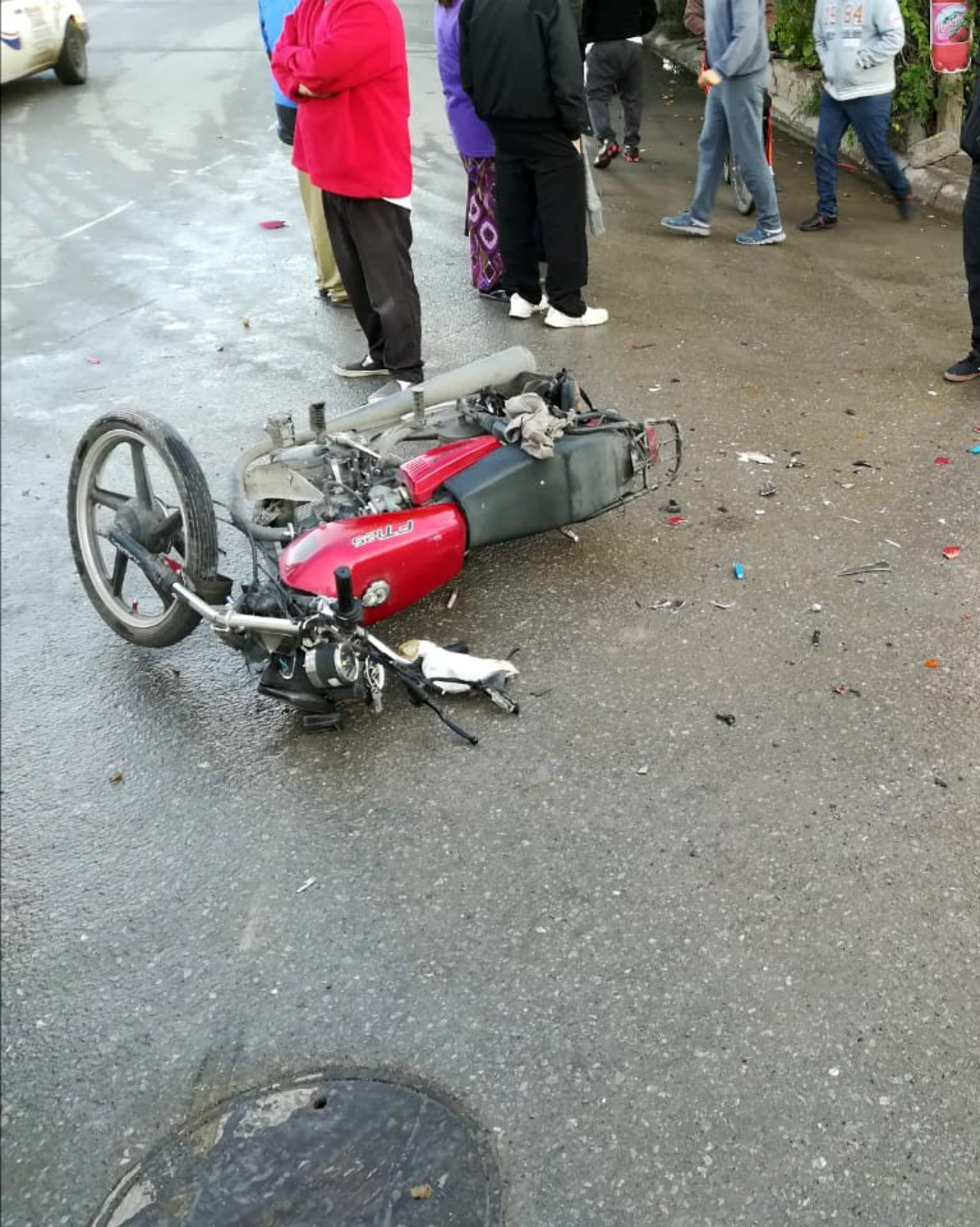 Accidente. Motociclista sufre accidente en Gómez Palacio, el responsable abandonó la unidad y huyó. (EL SIGLO DE TORREÓN)